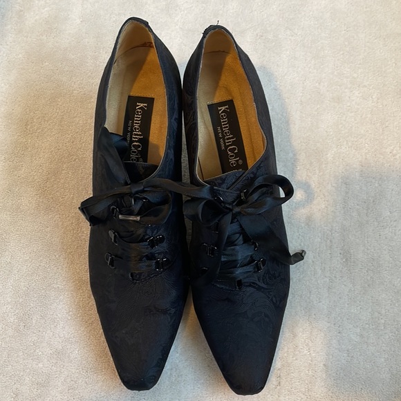 Kenneth Cole VINTAGE black damask lace bootie. Size 9 1/2 - Picture 14 of 15